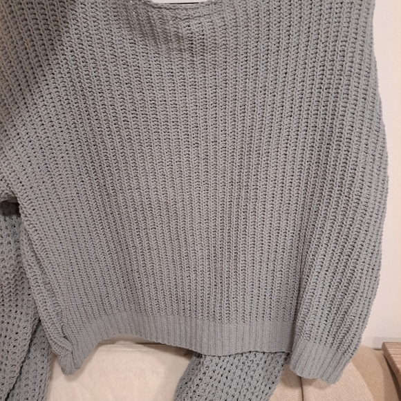 Rue 21 sweater - Picture 2 of 2